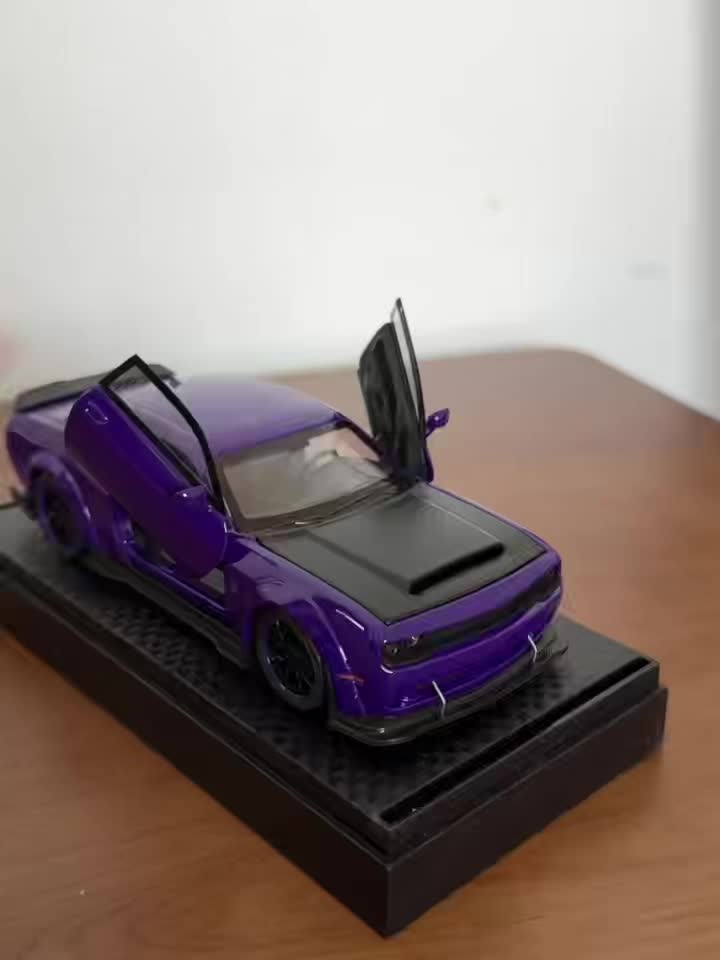1:32 Scale Dodge Hellcat Alloy Die-Cast Car Model - Openable Doors, with Display Base, Collectible Mini Vehicle, Exquisite Ornament And Gift for Friends, Birthday, Christmas, New Year