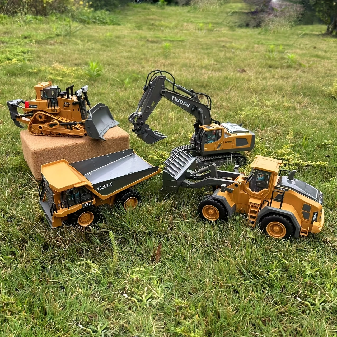 2pcs/3pcs/4pcs Set Remote Control Engineering Vehicle Set, 2.4G High-tech 11-channel Remote Control Excavator Dump Truck Bulldozer Alloy Plastic Engineering Vehicle Remote Control Construction Toy Car Set