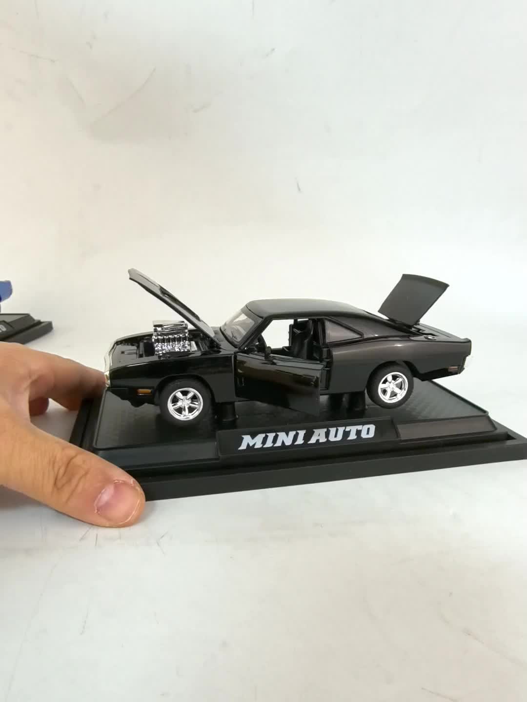Dodge Challenger Die-Cast Model Car, Collectible Zinc Alloy Static Replica, Highly Detailed Home Decor, Perfect Birthday & Christmas Present For Car Enthusiasts