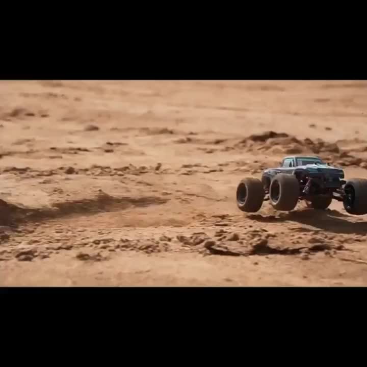 High-speed Remote-controlled Car, Four-wheel-drive Off-road Remote-controlled Truck, 1:20 Scale All-terrain Remote-controlled Off-road Vehicle with LED Headlights, 2.4GHz Radio-controlled Monster Truck, Amateur-grade Remote-controlled Car