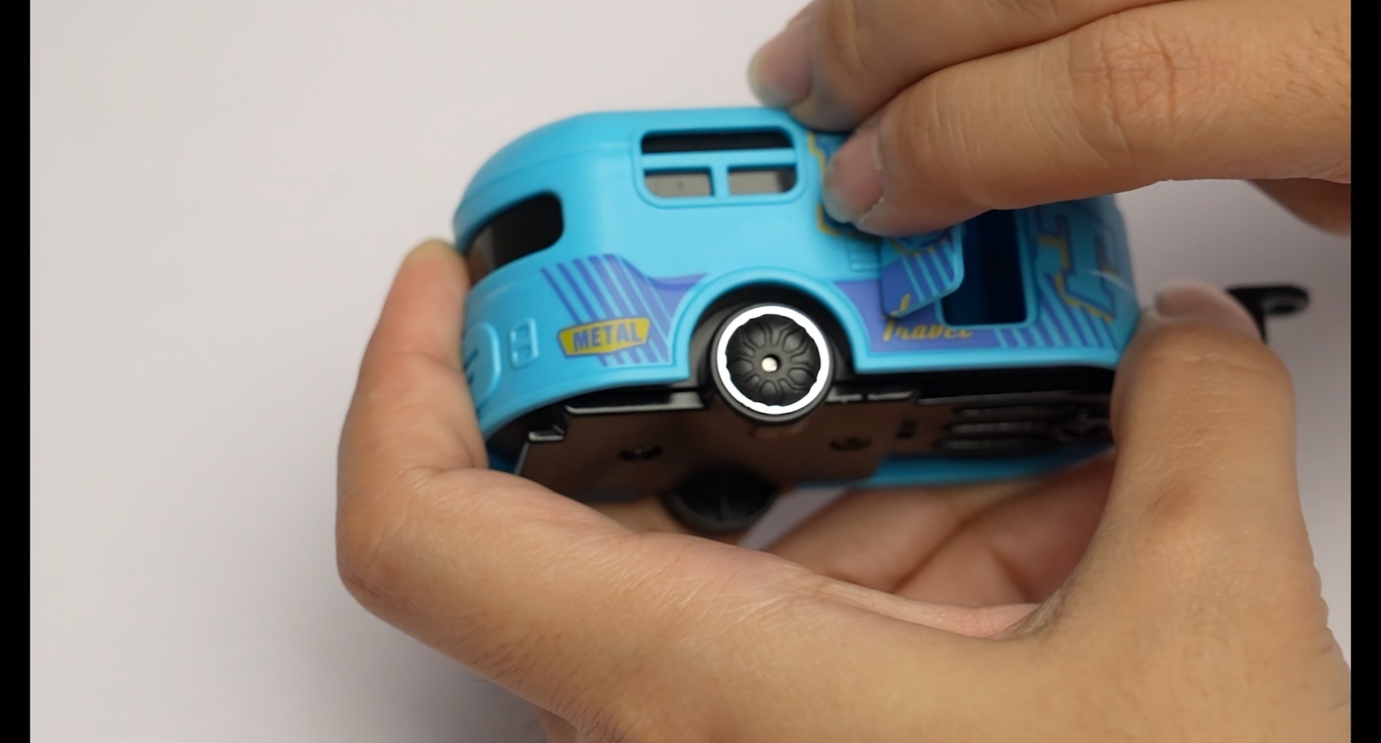 Remote-Controlled Car Toy with Alloy Body & Shock-Absorbing Chassis - Off-Road Vehicle Suitable for Boys, Outdoor/Indoor Racing, - ( Metal Frame) - Christmas/New Year Gift, Speed Races & Coordination Training