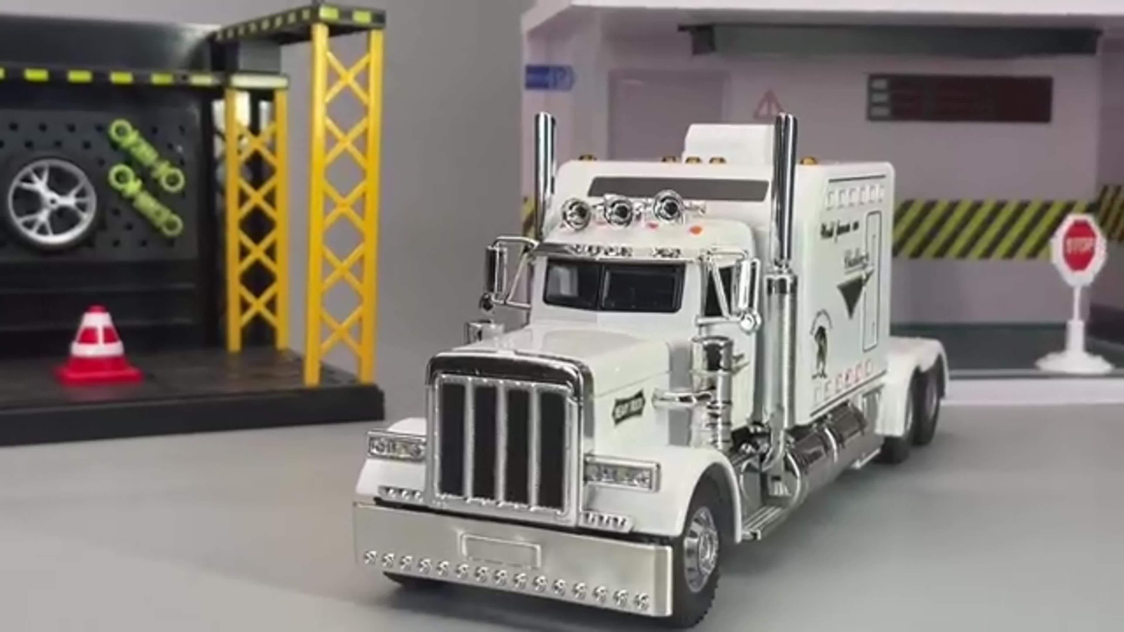 Die-cast Metal Model Cars, Semi-trailer Trucks, Heavy-duty Trucks and Trailer Toy Vehicles, Pull-back Alloy Truck Toys, 1:24 Scale Truck Model Toys, Toy Car Collectible Ornaments, the Perfect Gift for Children Aged 3 and Up, Birthday Gift